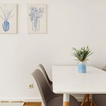 On Rua Da Alegria Bicas