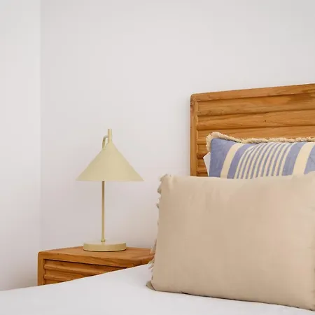 On Rua Da Alegria Bicas