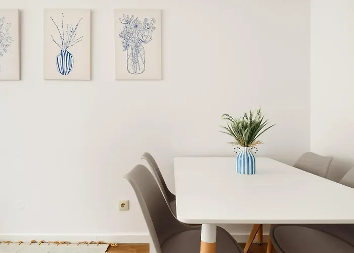 On Rua Da Alegria Bicas