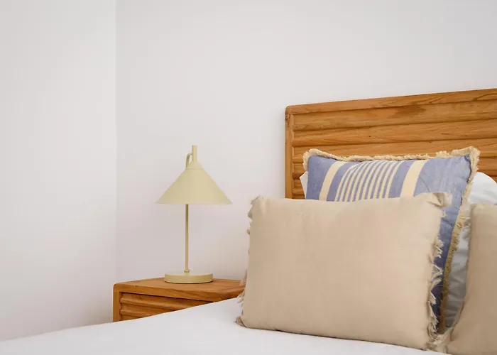 On Rua Da Alegria Bicas